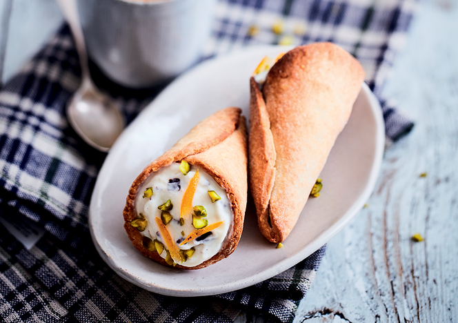 Tupperware Cannoli horn 