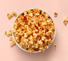 Popcorn med soltørket tomat og oregano